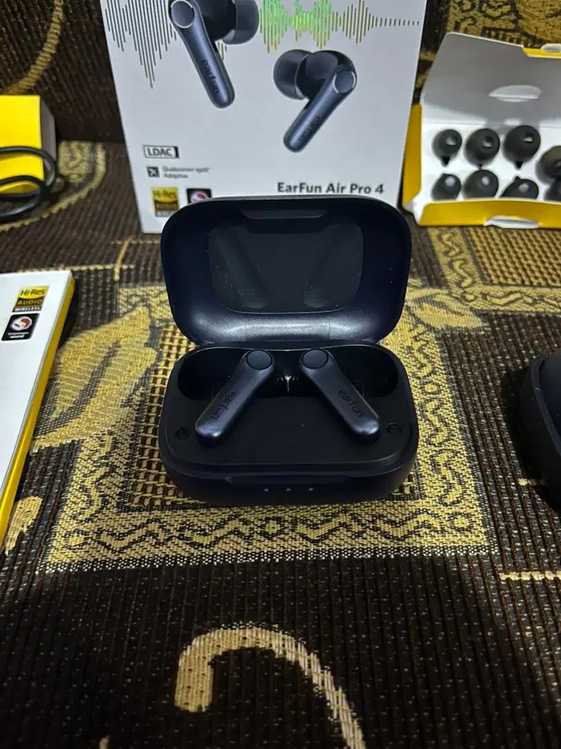 (Preloved) - TWS Earfun Air Pro 4