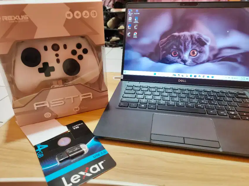 Laptop Dell Lattitude 5300 corei5 ram8 SSD128 + flashdisk game pes2017