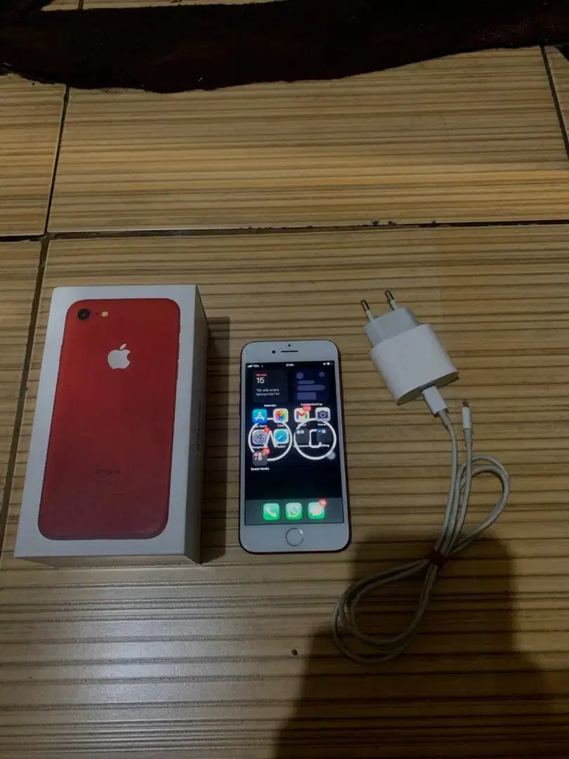 iPhone 7 128Gb Merah - Intern All Operator (Minus)