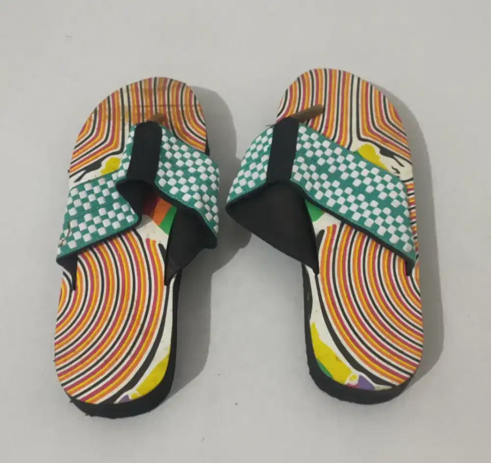 Sandal ukuran dewasa