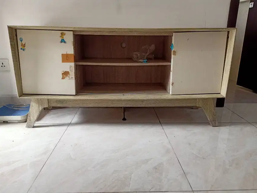 Preloved Rak TV Kayu - Kokoh & Fungsional