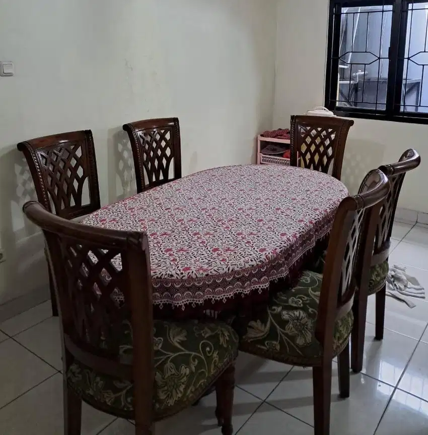 Meja dan Kursi Makan