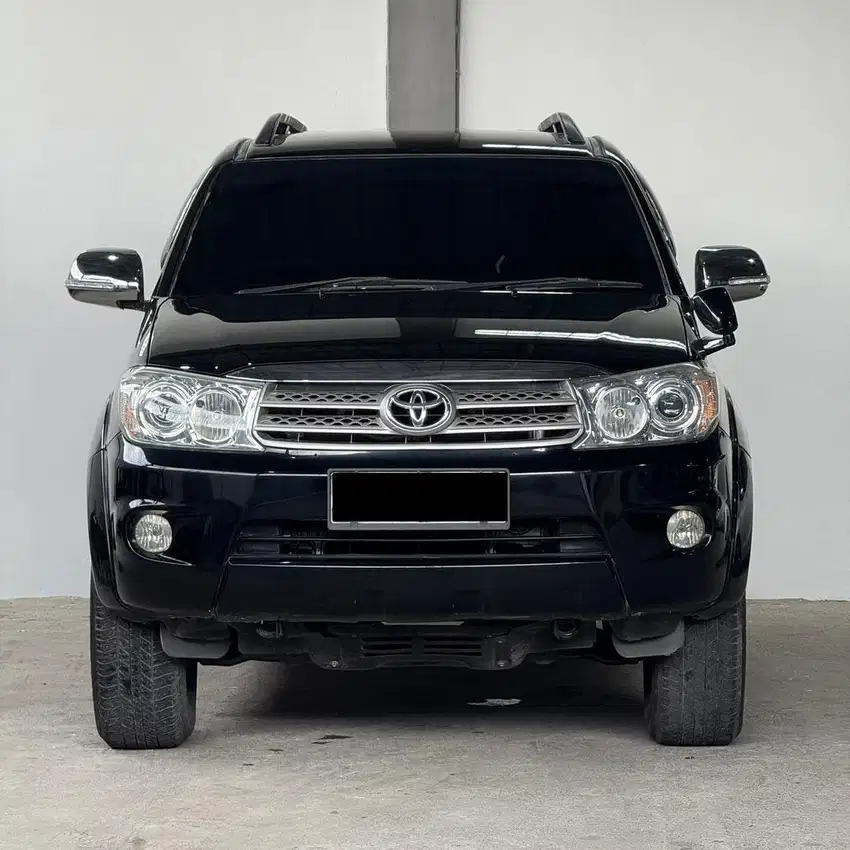 Toyota Fortuner G manual diesel 2010 hitam