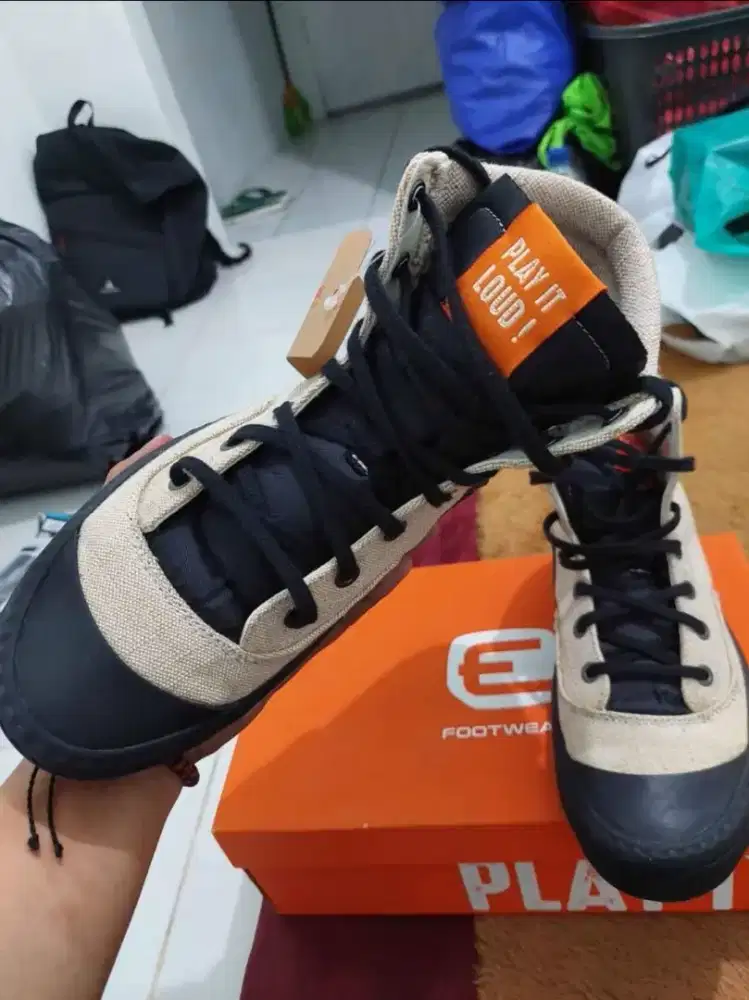 Sepatu Boots Emba baru ori size 41 harga 500rb