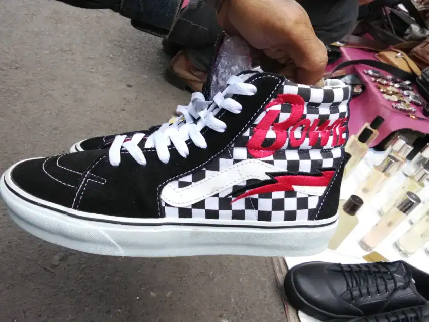 Jual sepatu Vans original seri David Bowie ukuran 42, baru