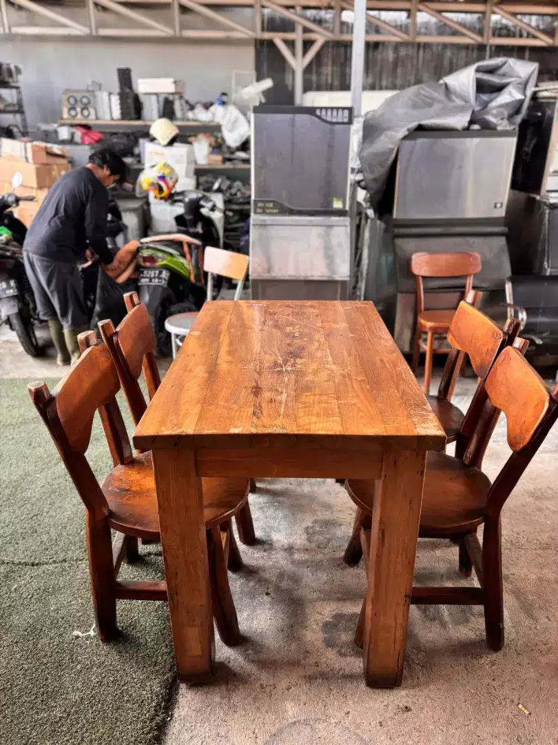 Meja makan/ meja cafe
Bahan full kayu jati
Kondisi bagus