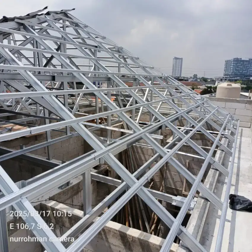 Kontruksi atap baja ringan dan bangunan