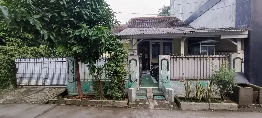 DIJUAL RUMAH HOOK TANAH LUAS 179 M STRAGIS