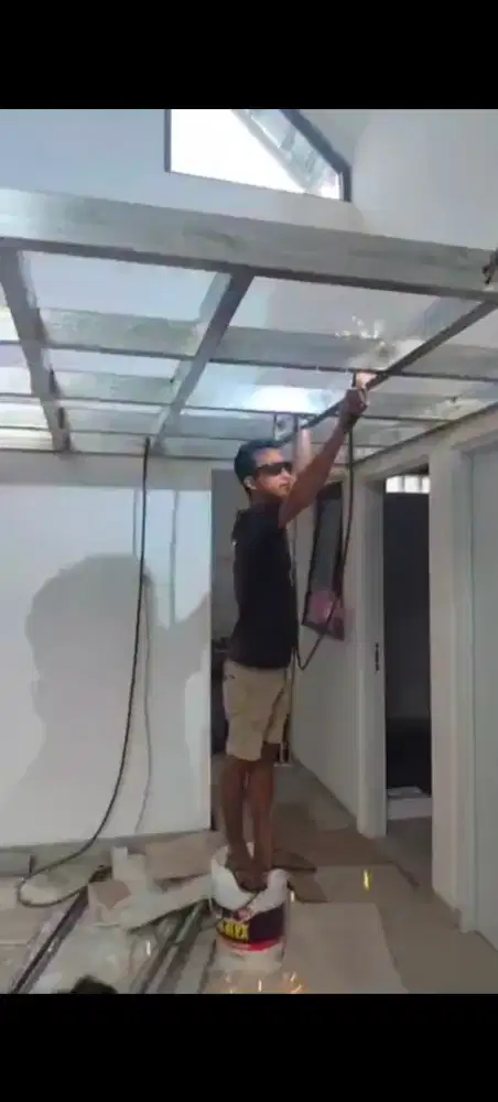 kamar estetik dengan desain mezzanine dak besi hemat ruangan