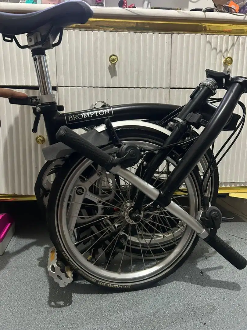 Sepeda lipat BROMPTON BLACK