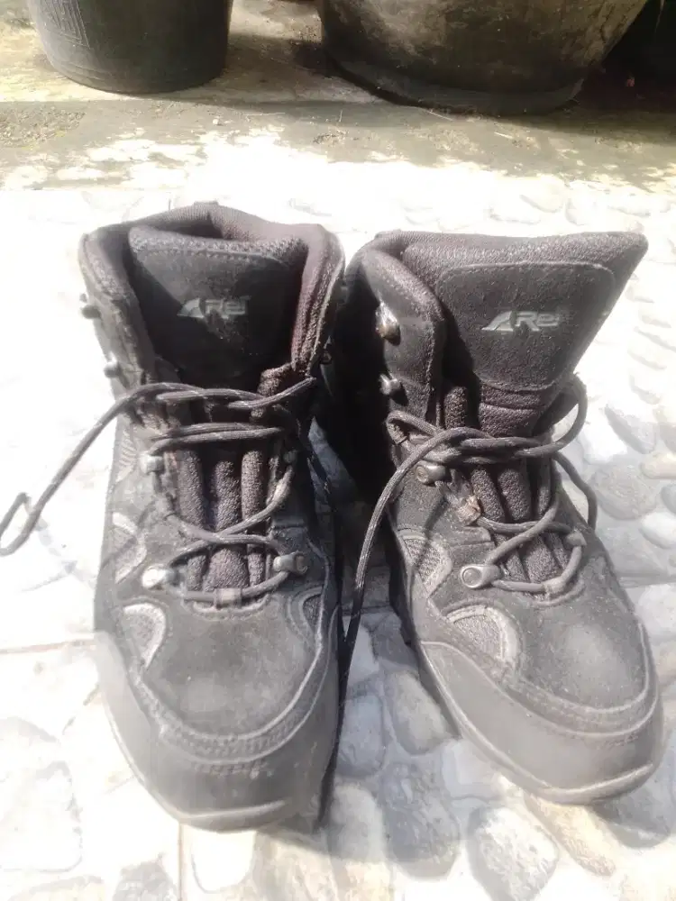 Sepatu outdoor arei original