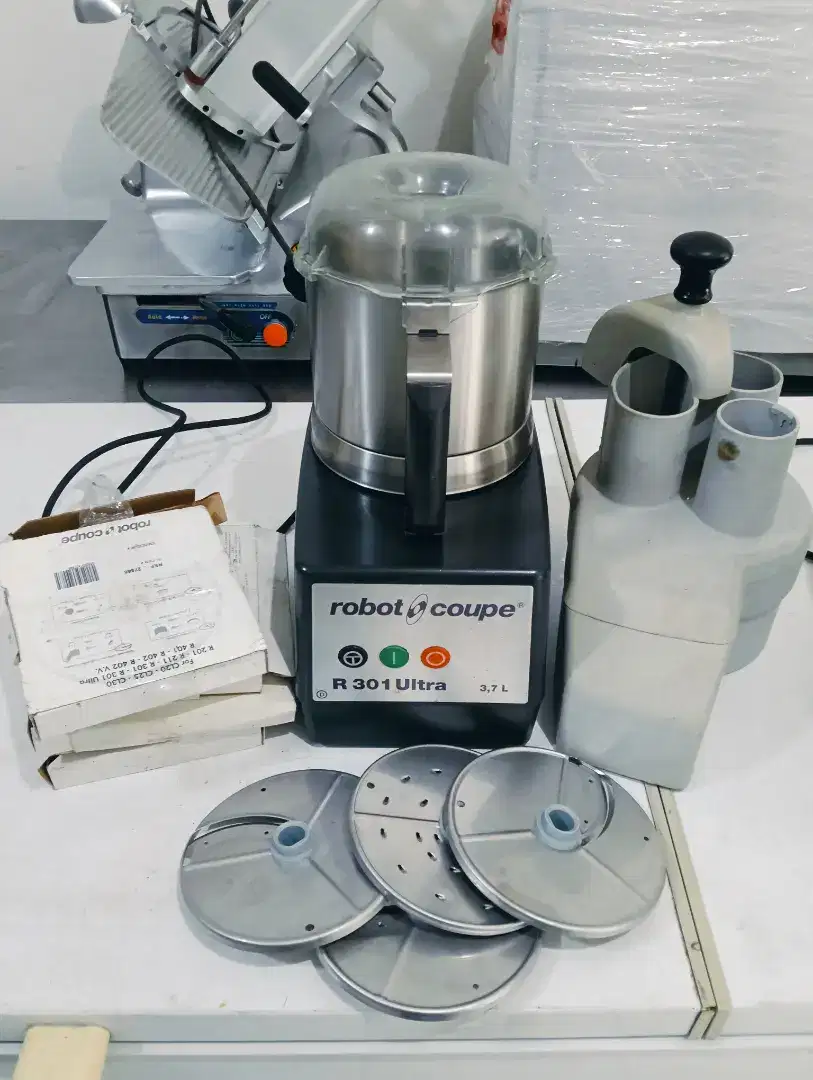 Robot coupe R301 food processor