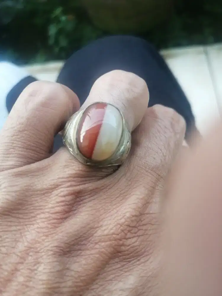 Batu gambar bendera merah putih