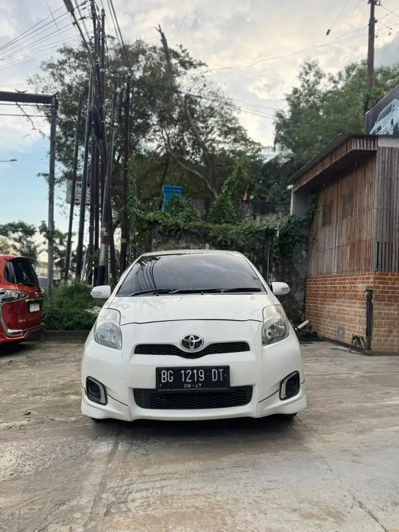 Yaris E Manual (2012) Mulusss