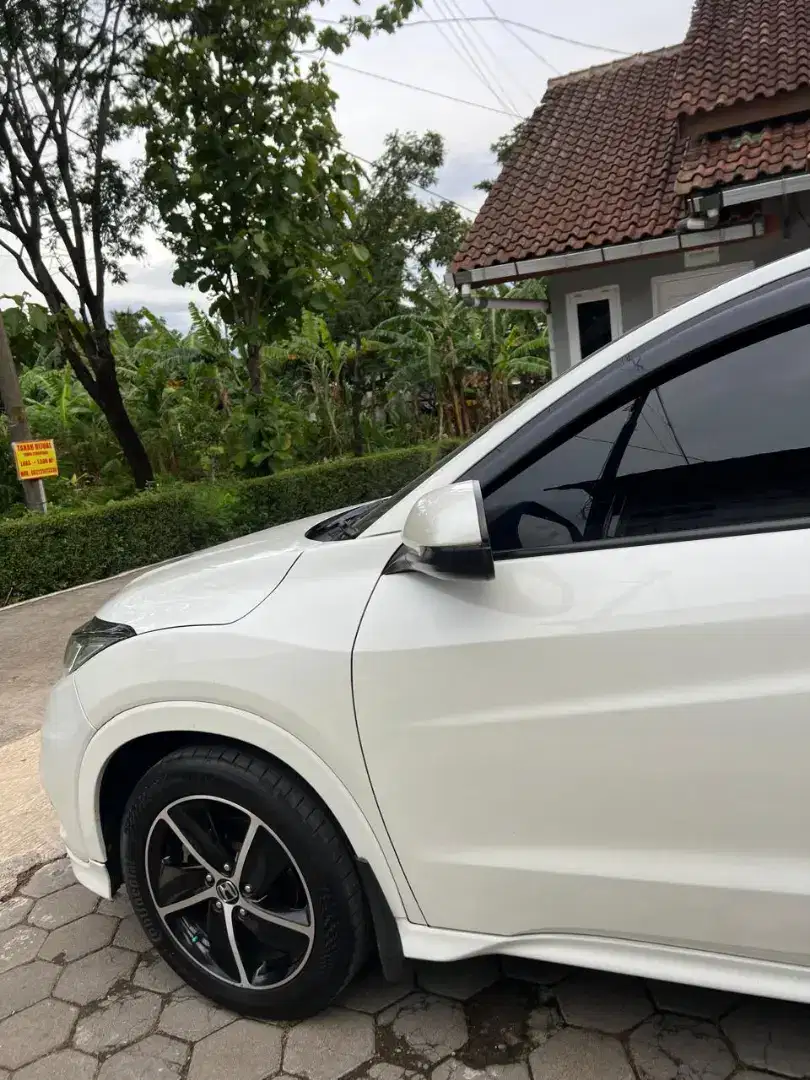 HRV Prestuge 1.8 CVT Putih Mutiara