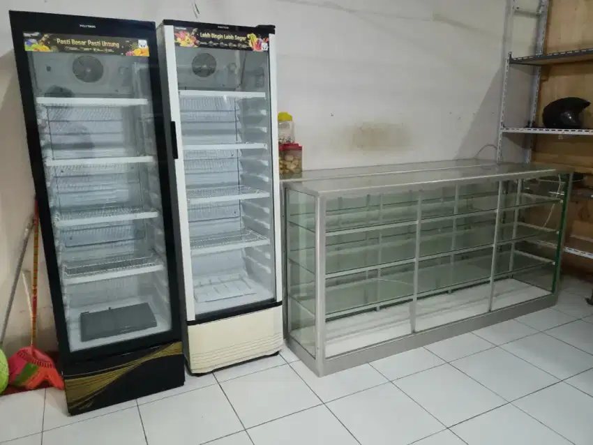 showcase dan etalase