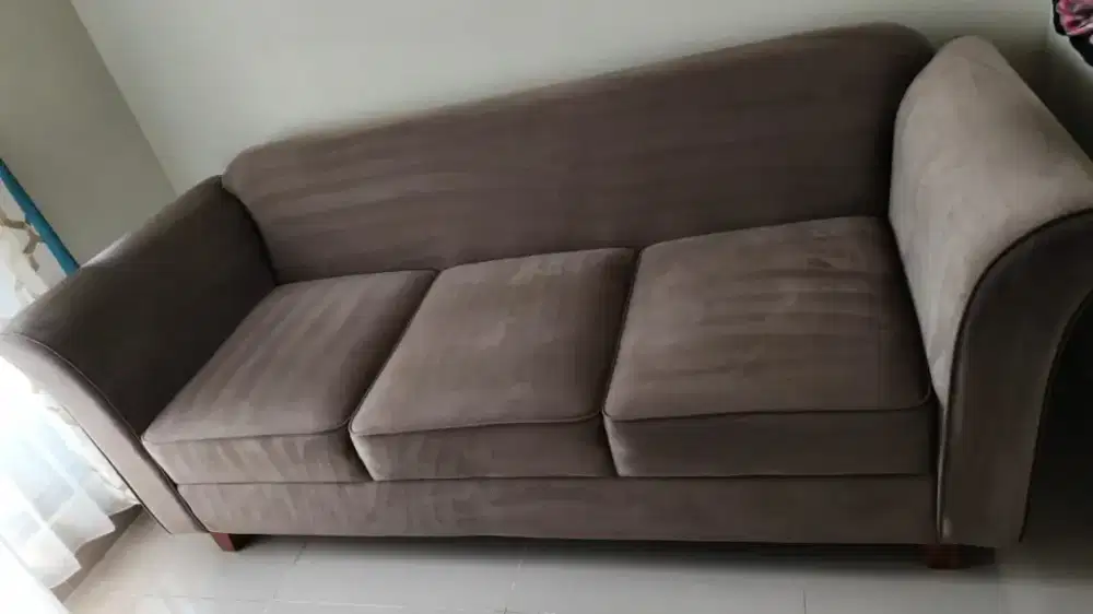 Baca deskripsi : Sofa besar 3 seater