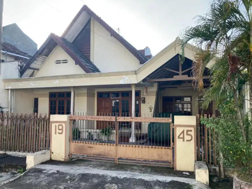 RUMAH LUAS TENGAH KOTA COCOK BUAT USAHA