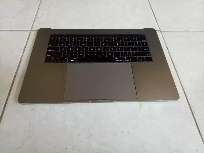 Keyboard + kesing macbook pro 15 inch a1990 2019