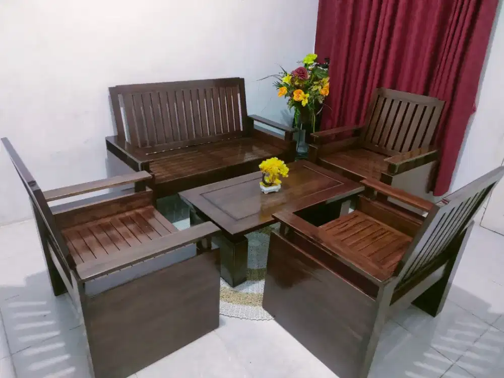 Jual cepat 1 set kursi cantik