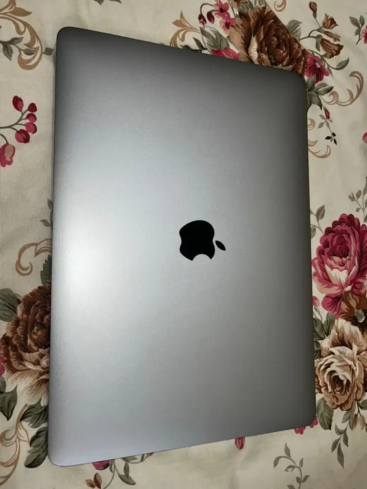MacBook Air 2020 | RAM 8GB | SSD 256GB – Mulus & Siap Pakai!