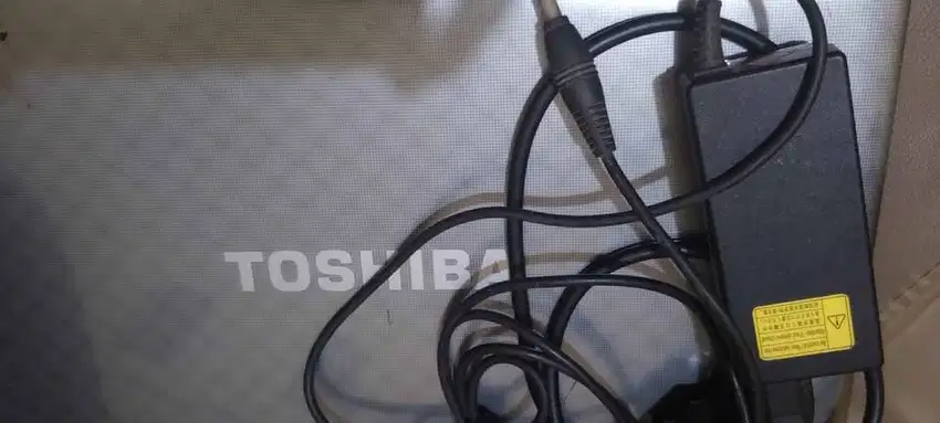 Jual murah laptop Toshiba layar lebar, bs nego