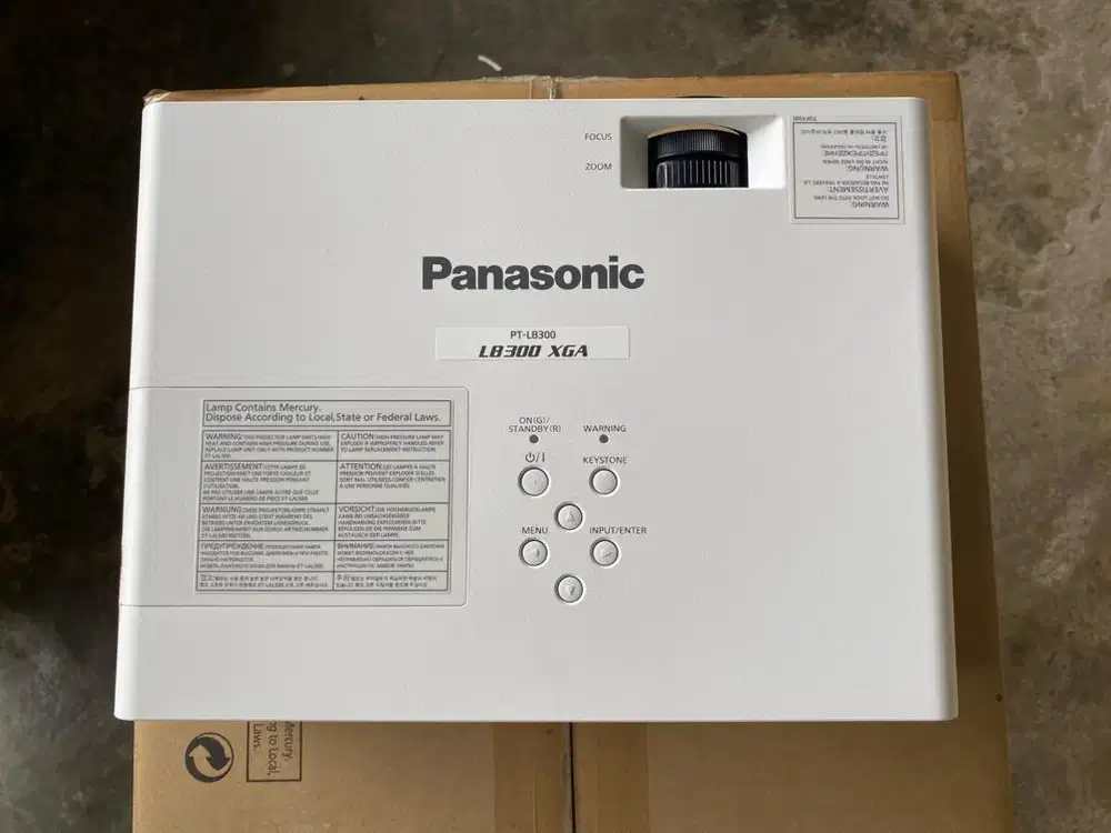 Proyektor panasonic PT LB300