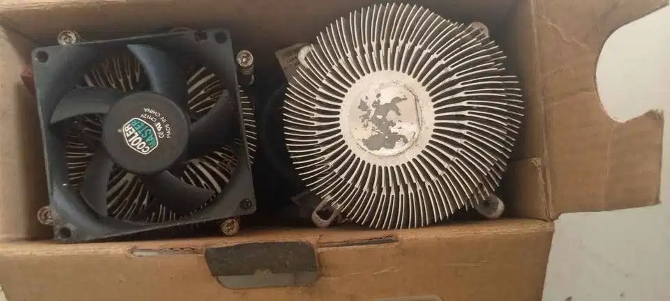 Fan prosesor dan fan casing