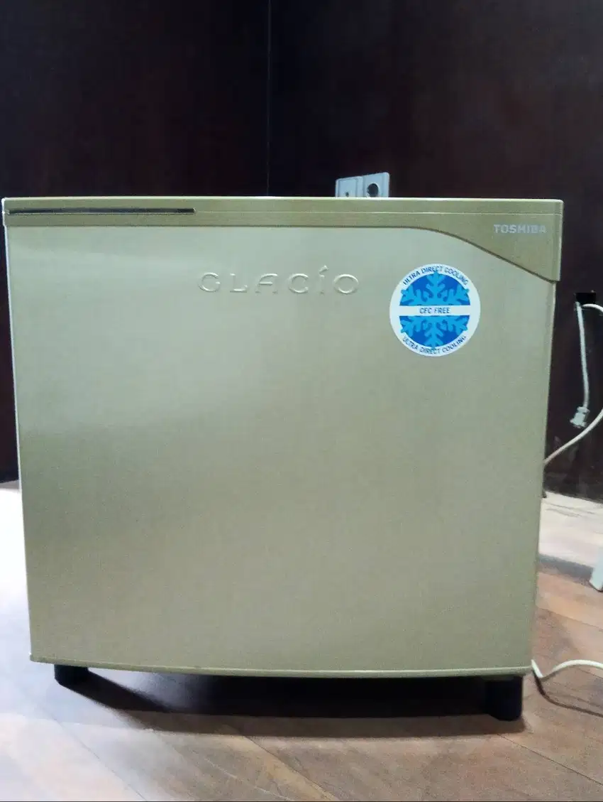 Dijual Kulkas Mini Toshiba Glacio – Hemat Listrik & Praktis!