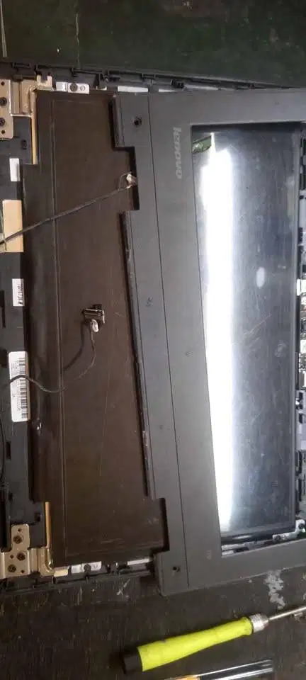 Frame layar Lenovo 11e + kabel2 + layar rusak