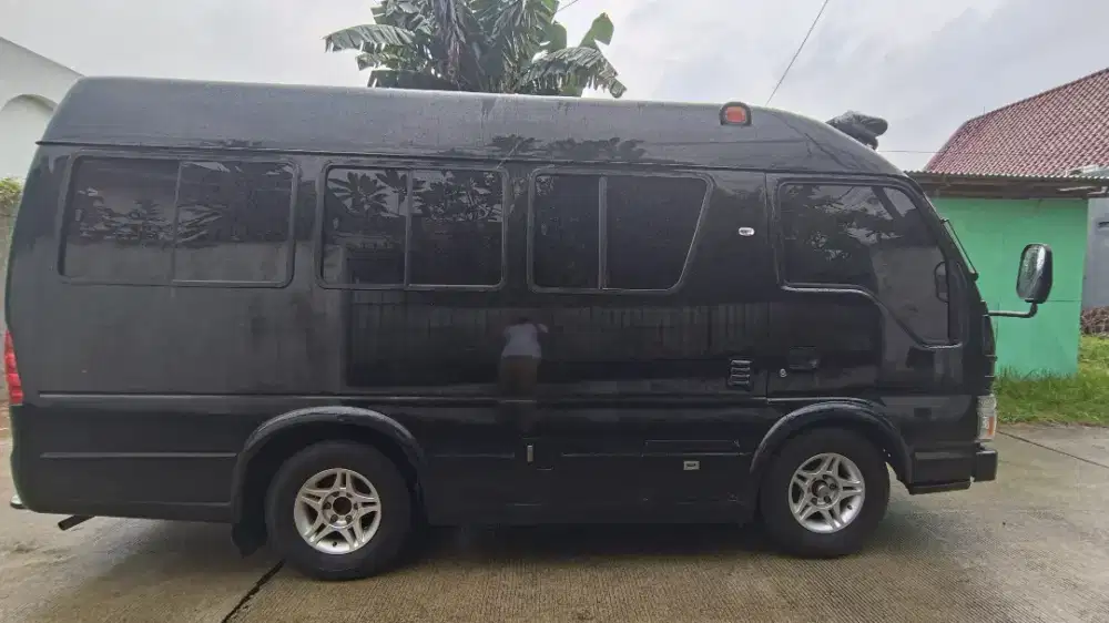 Elf NHR55 2011 Eks Mobil Tahanan