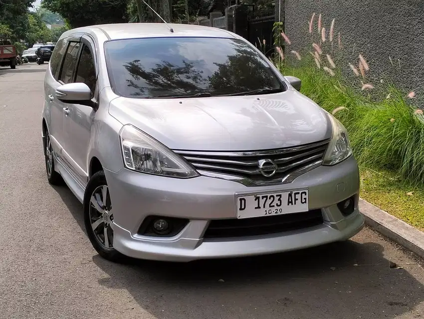 nissan grand livina XV at matic 2017 silver mulus bandung