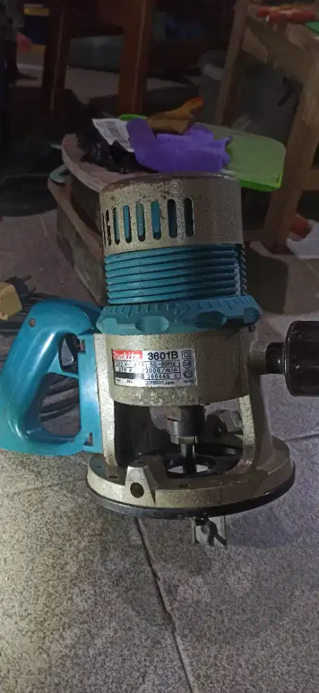 Makita mesin router 3601 B