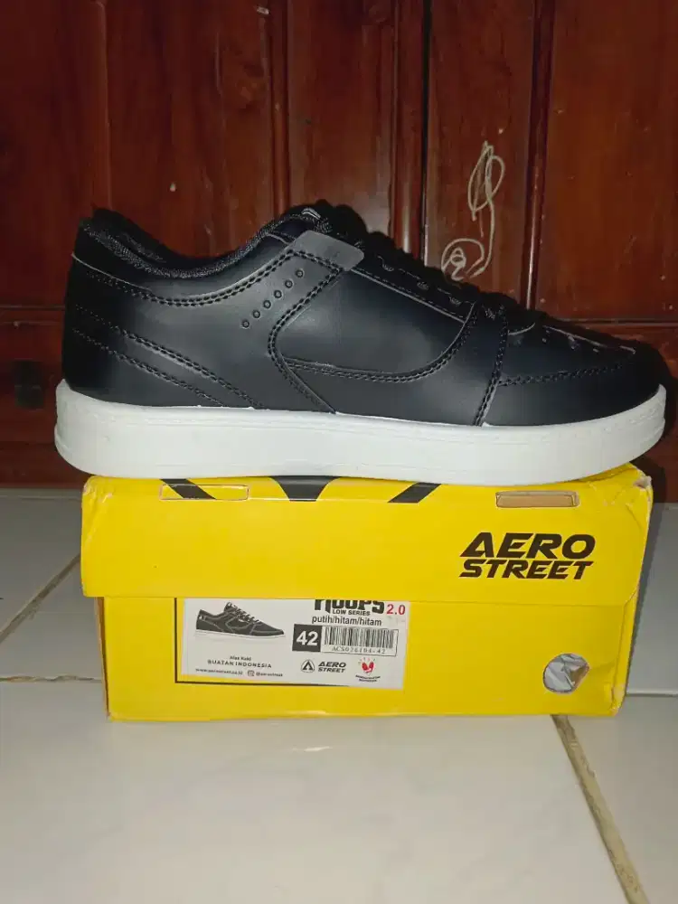 Aerostreet Hoops low 2.0 putih-hitam-hitam