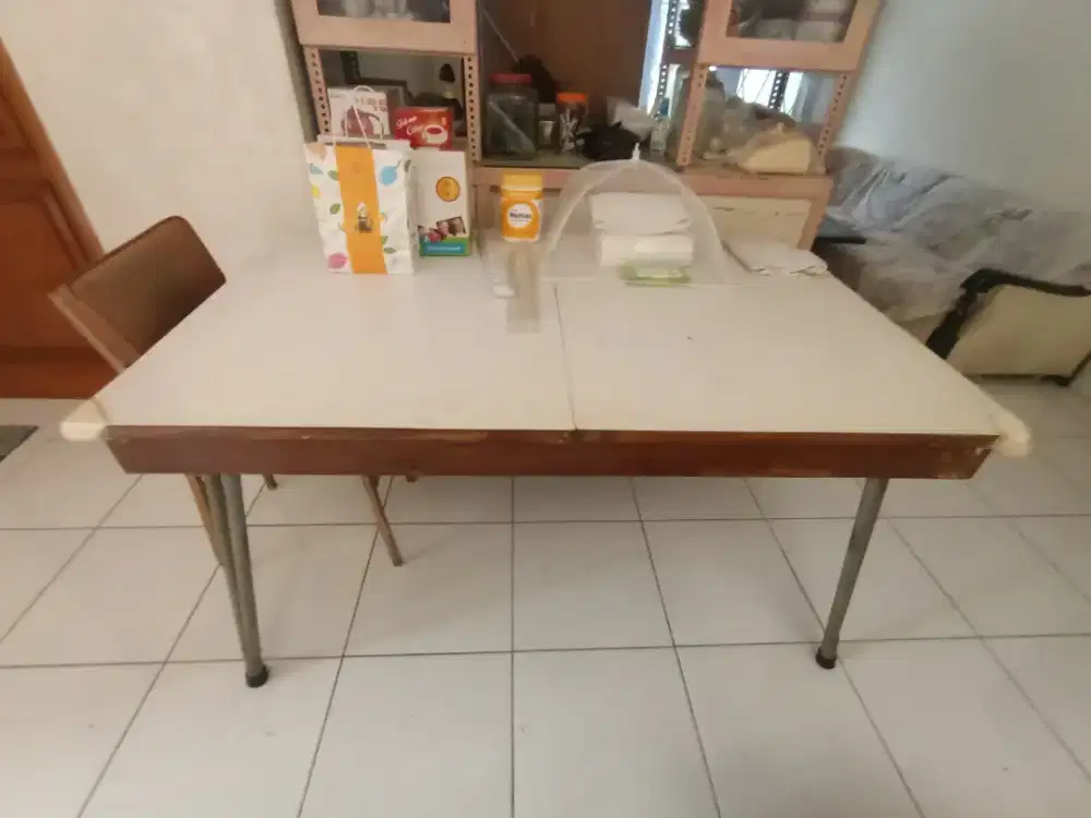 Meja Makan Lipat