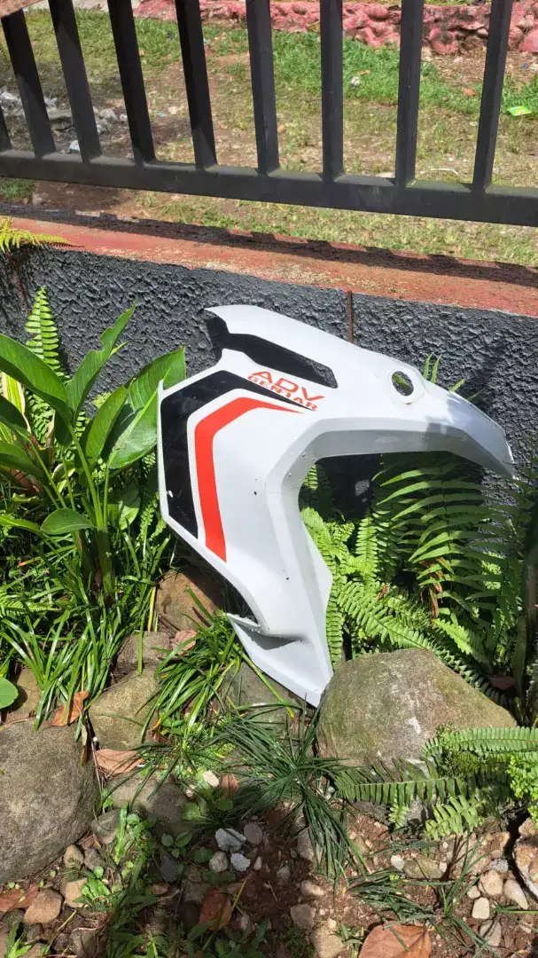Body depan kiri ADV 150