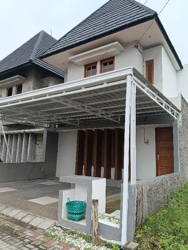Rumah 2 lantai dengan rooftop di baki sukoharjo
