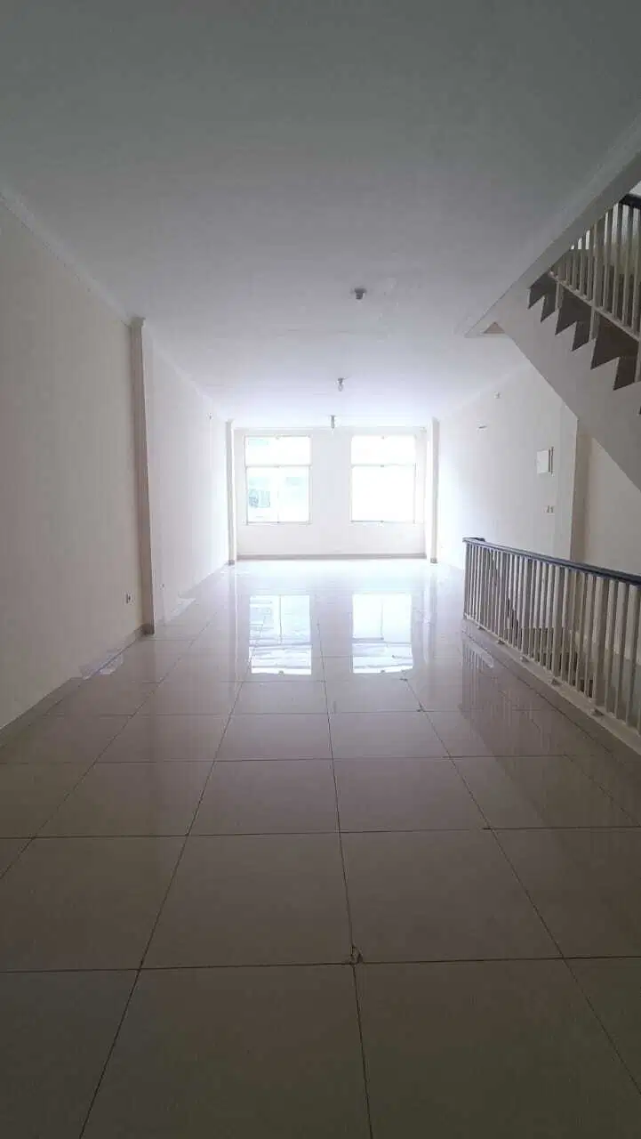 Dijual Ruko 4 lt 4,5 x 15 m2 di Green Lake City  HGB Timur laut, Net!