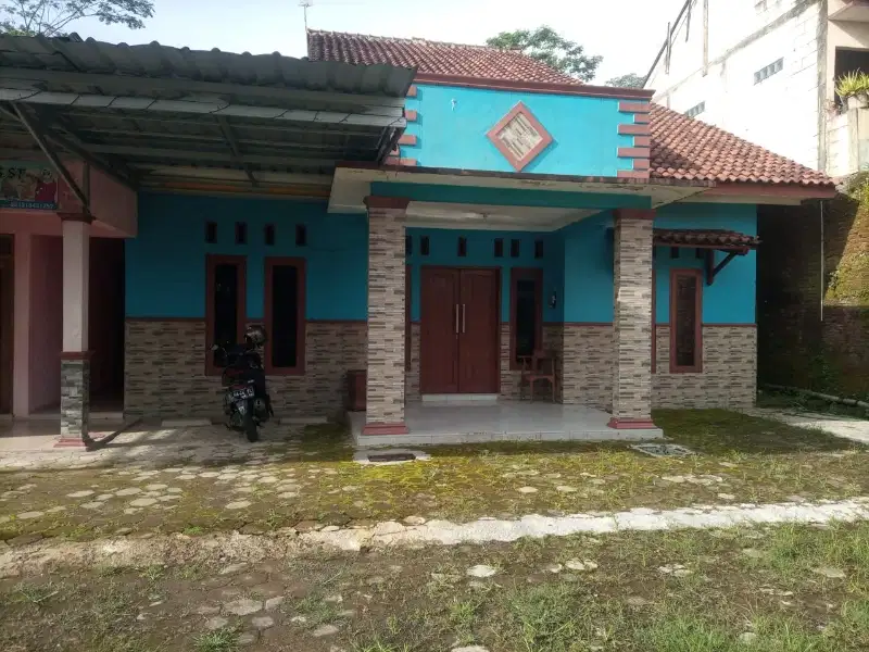 rumah tinggal dan tempat praktek bidan/dokter