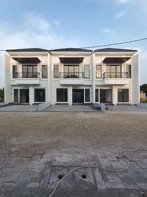 RUMAH BARU DALAM CLUSTER ROW JALAN 2MOBIL LEBAR DI TANAH BARU DEPOK