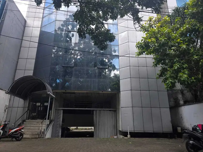 Gedung kantor dekat stasiun cikini Menteng Jakpus