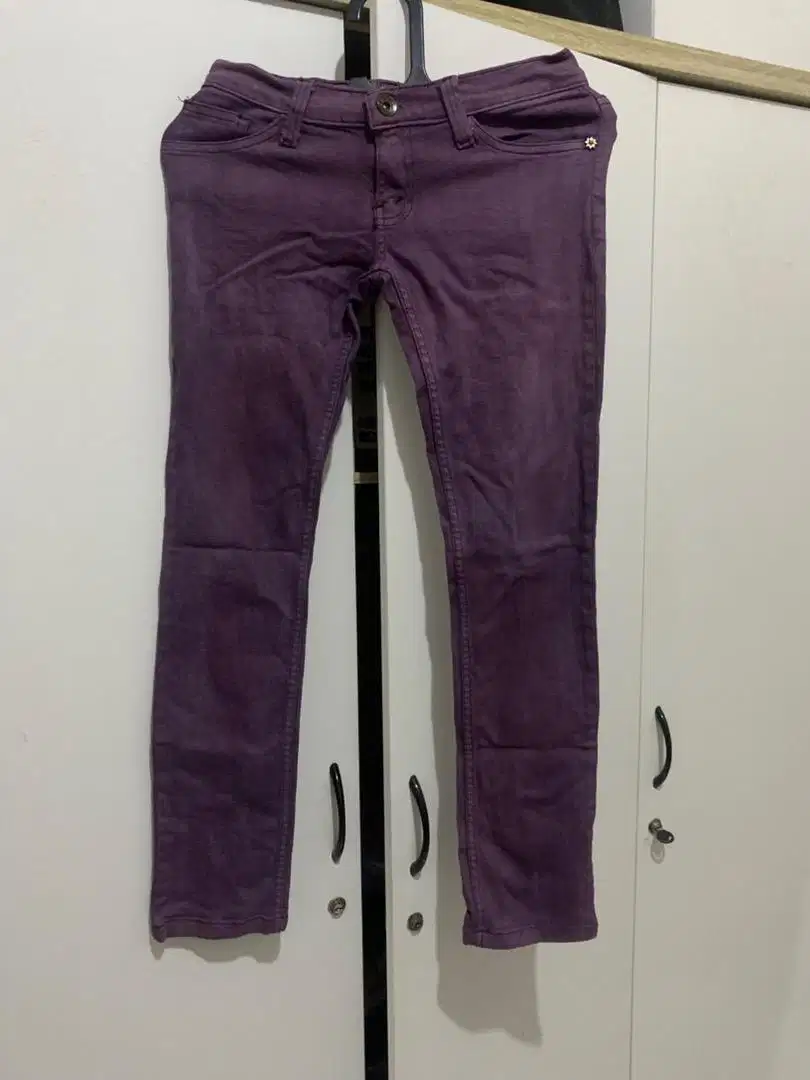 Jeans Ungu Wanita