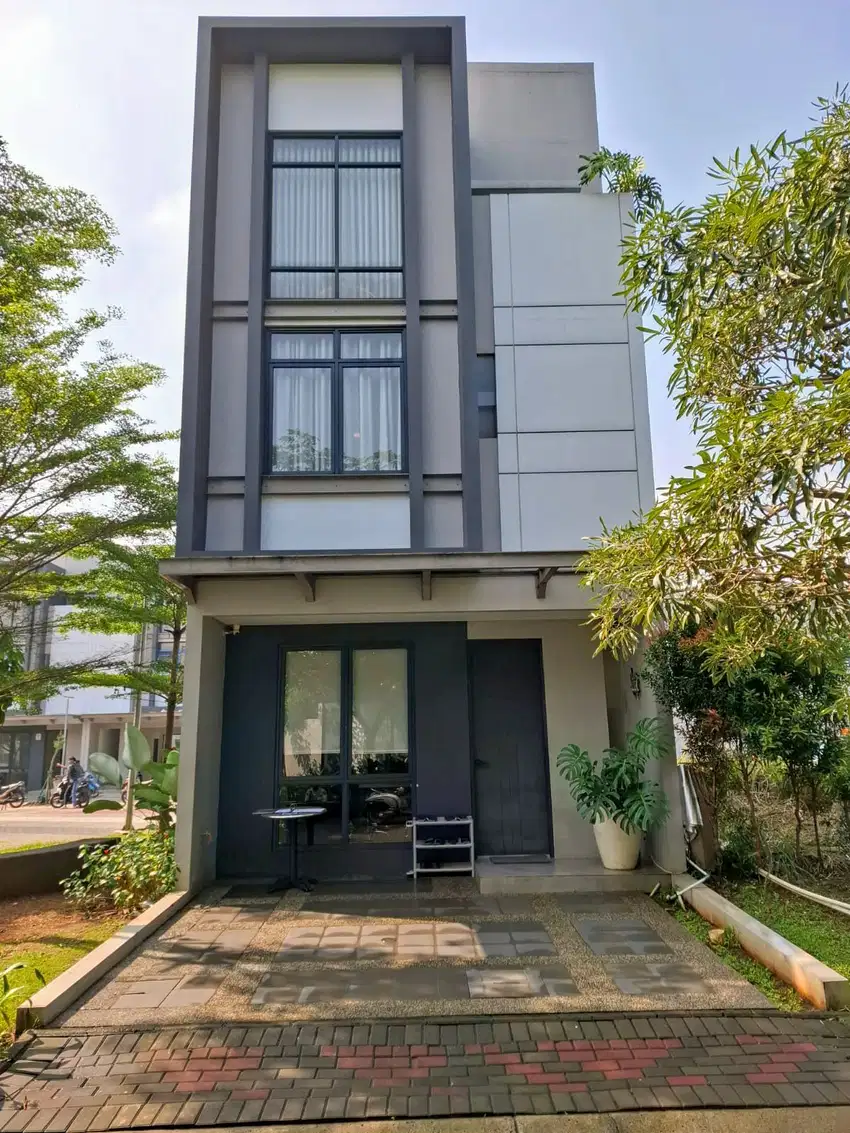 Rumah Semi Komersil ! Cuma 5 menit ke Stasiun KRL dan Pintu Tol BSD