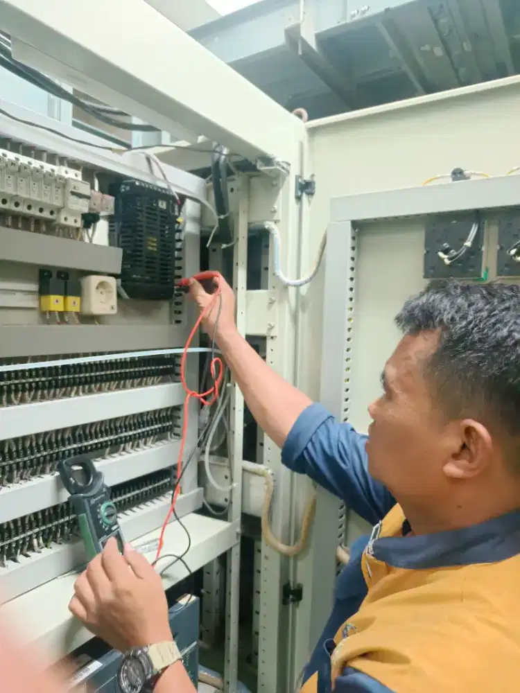 Instalasi listrik dan perbaikan rumah/gedung