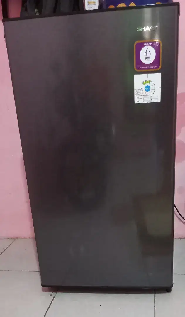 Di jual cepat Kulkas 1 pintu, pemakaian masih 6 bulan.