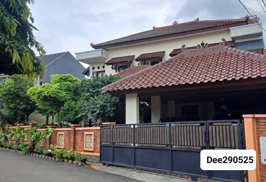DIJUAL Rumah Hook 3 Lantai di Komplek Perum Jatiwaringin