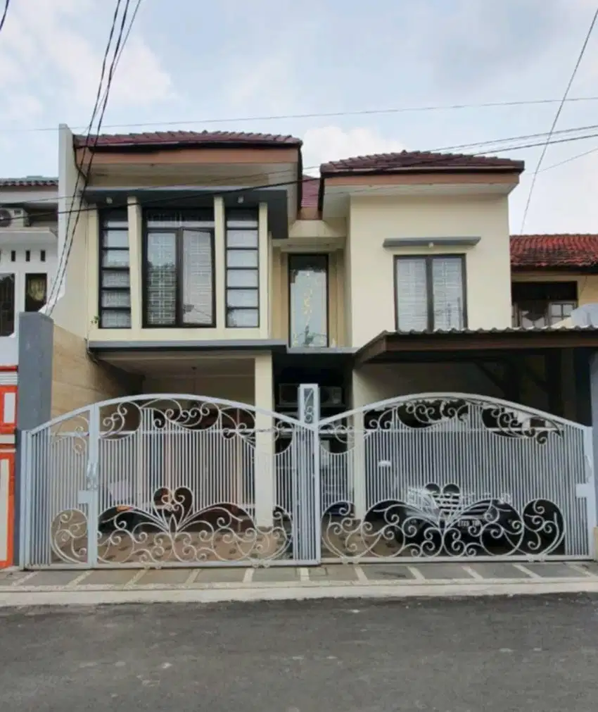 Dijual Rumah 2.5 Lantai Cantik di daerah Duren Sawit