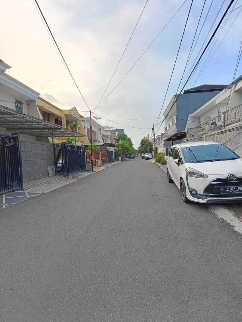Rumah furnish lantai marmer Janur Elok Kelapa Gading