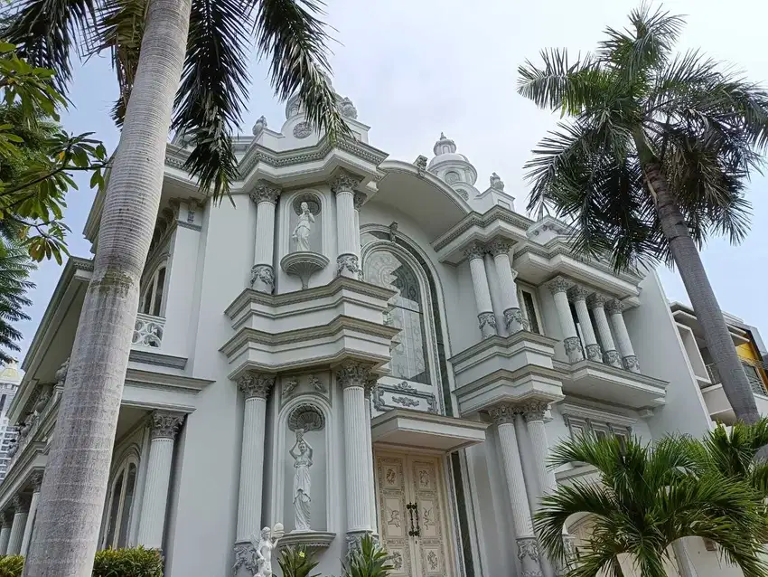 SEWA RUMAH SULTAN CLASSICAL MEWAH 2 LANTAI