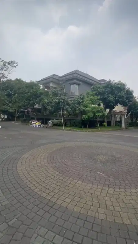 Dijual: Rumah Mewah Dua Lantai Palem Semi, Tangerang